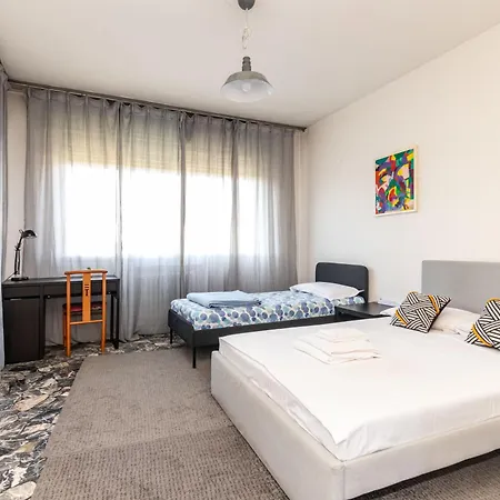 Guesthost - Mestre Roomy Apartment! Апартаменты *