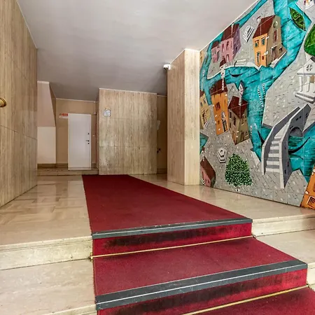 Guesthost - Mestre Roomy Apartment! *