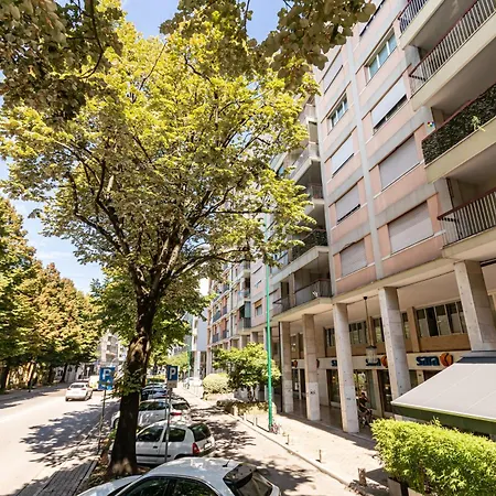 Апартаменты Guesthost - Mestre Roomy Apartment!